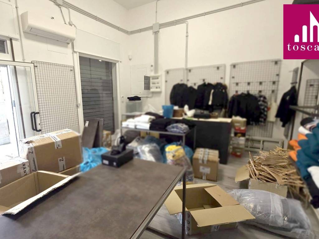 negozio in vendita a Roma in zona Torrevecchia