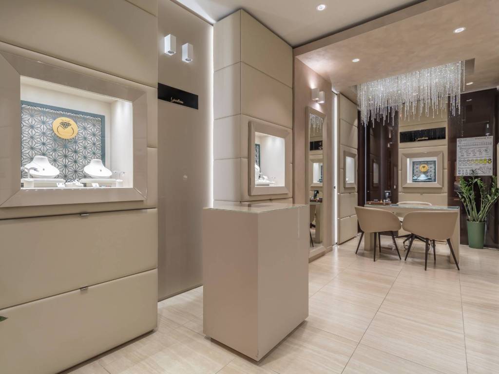 negozio in vendita a Roma in zona Campo Marzio