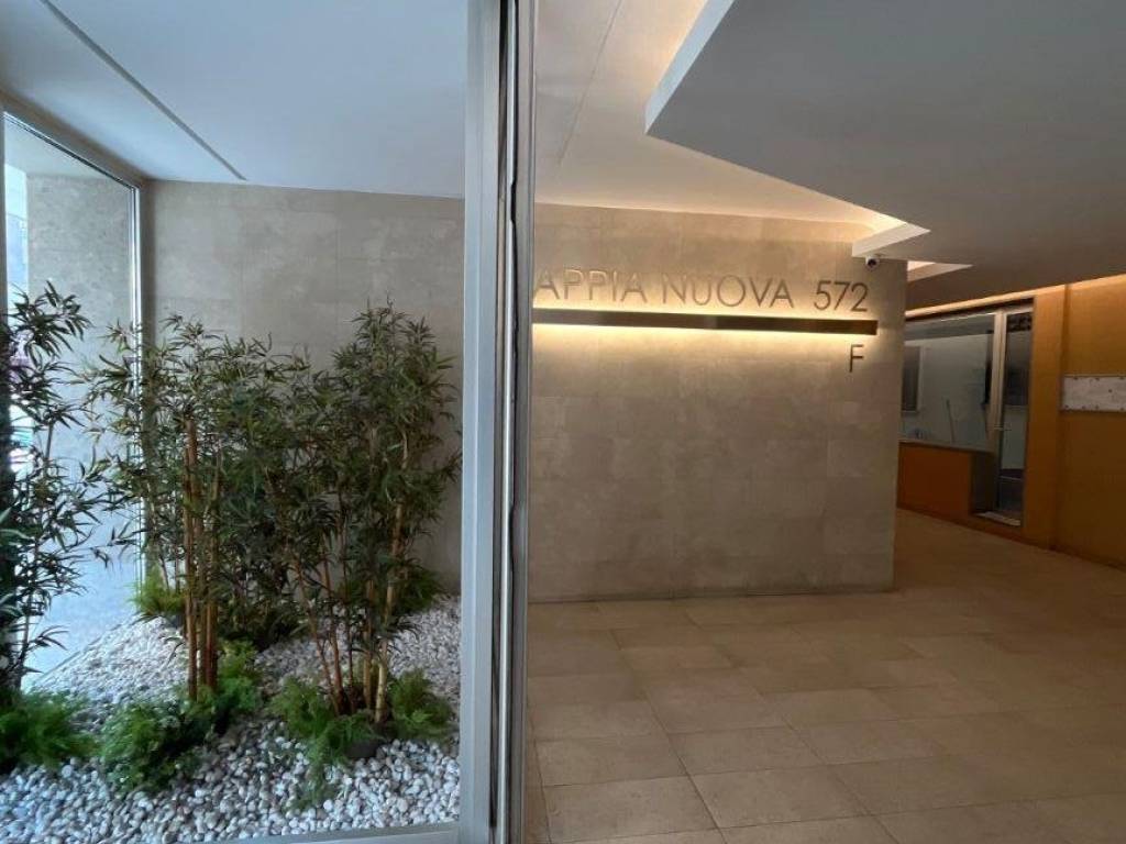 appartamento in vendita a Roma in zona Appio Latino