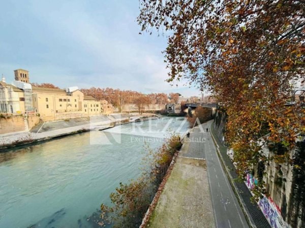 negozio in vendita a Roma in zona Trastevere