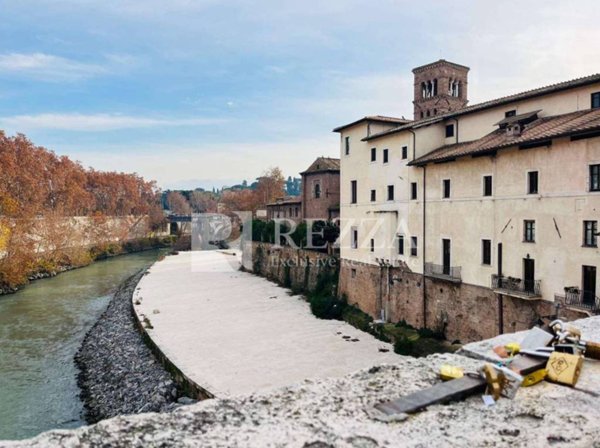 negozio in vendita a Roma in zona Trastevere