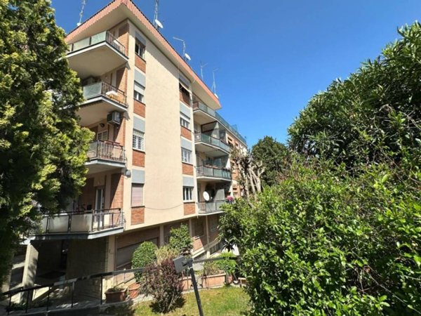 appartamento in vendita a Roma in zona Tor di Quinto
