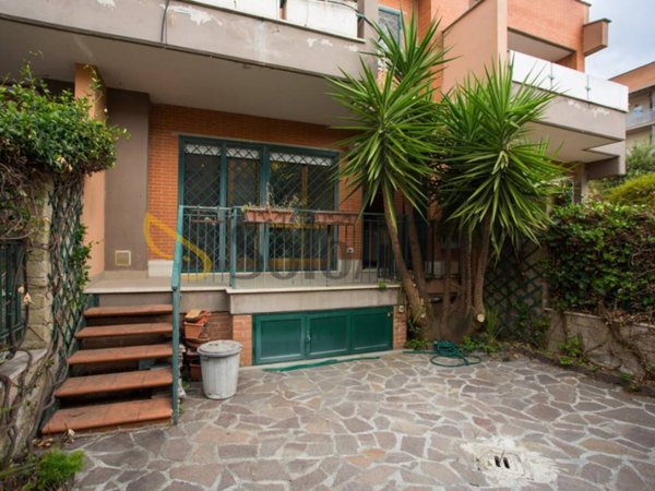 casa indipendente in vendita a Roma in zona Acilia