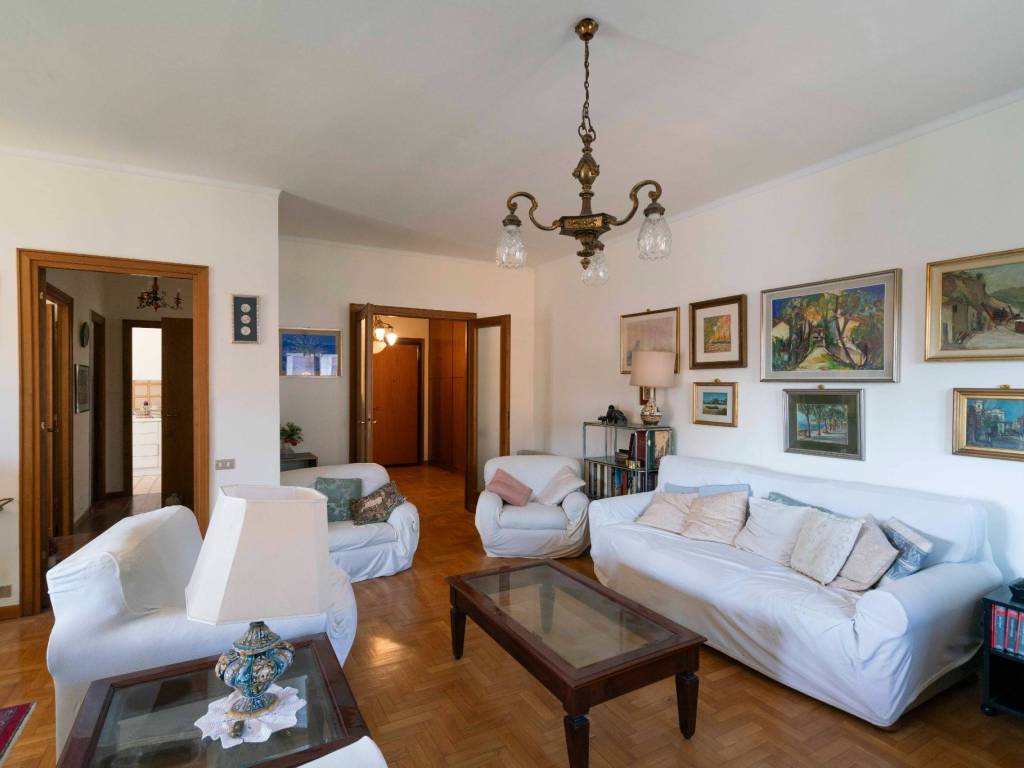 appartamento in vendita a Roma in zona Ardeatino