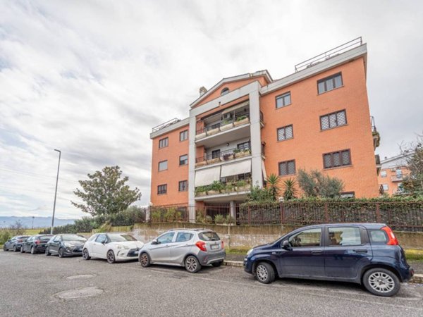 appartamento in vendita a Roma in zona Castelverde