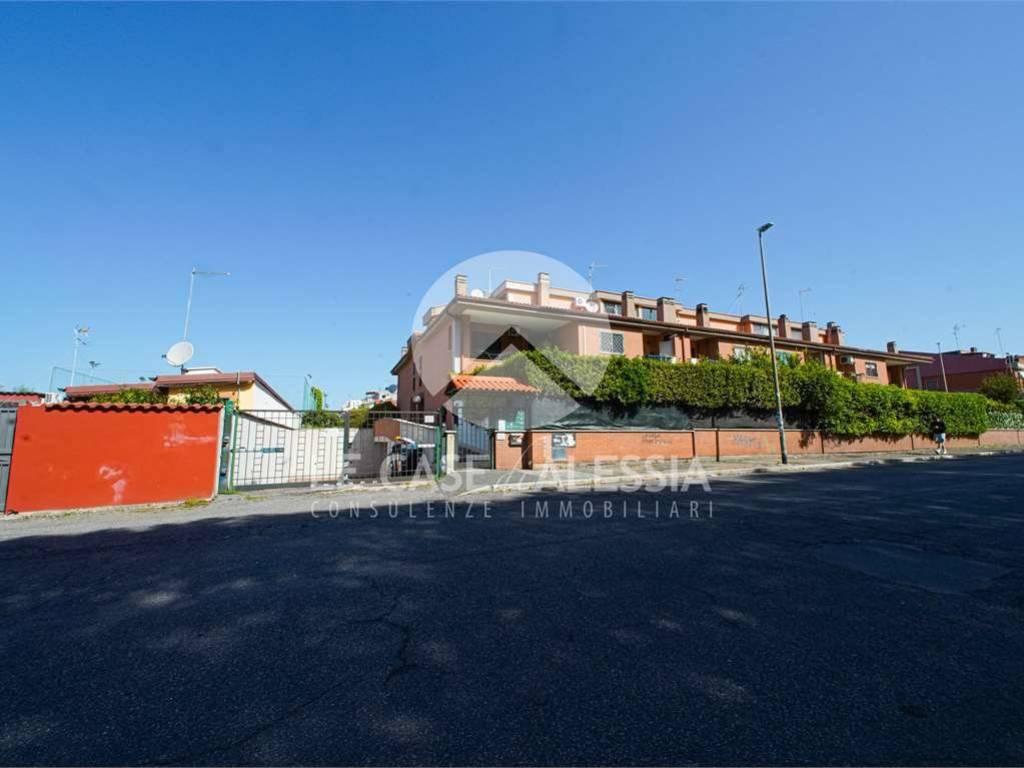 casa indipendente in vendita a Roma in zona Acilia