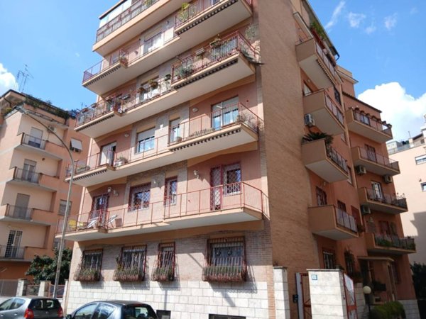 appartamento in vendita a Roma in zona Ardeatino