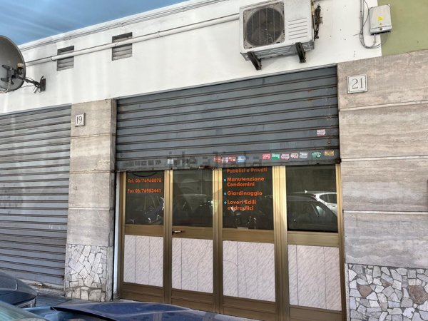 negozio in vendita a Roma in zona Don Bosco