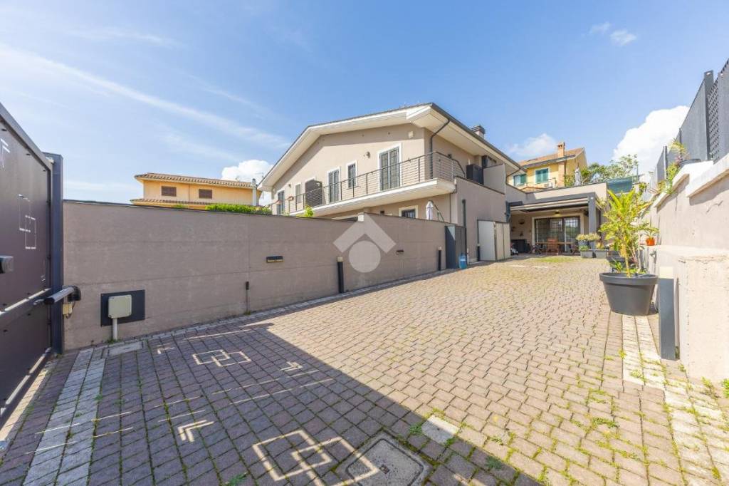 casa indipendente in vendita a Roma in zona Case Rosse