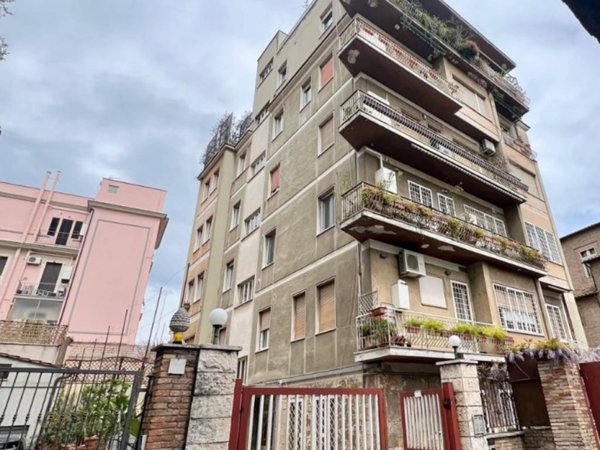 appartamento in vendita a Roma in zona Appio Latino