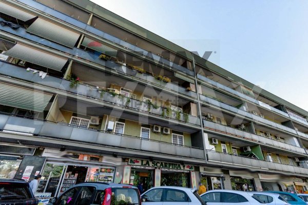 locale commerciale in vendita a Roma in zona Torre Gaia