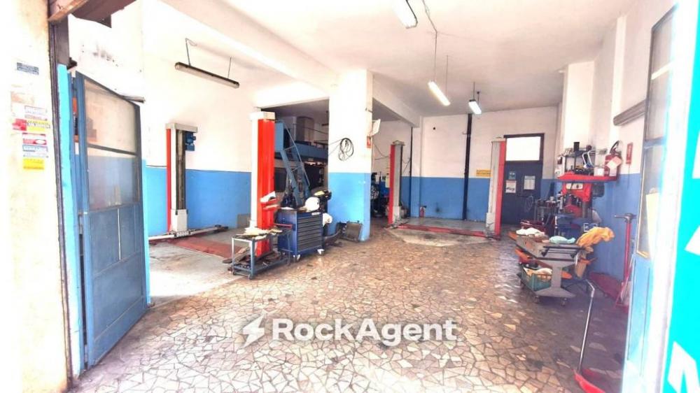 negozio in vendita a Roma in zona Ardeatino