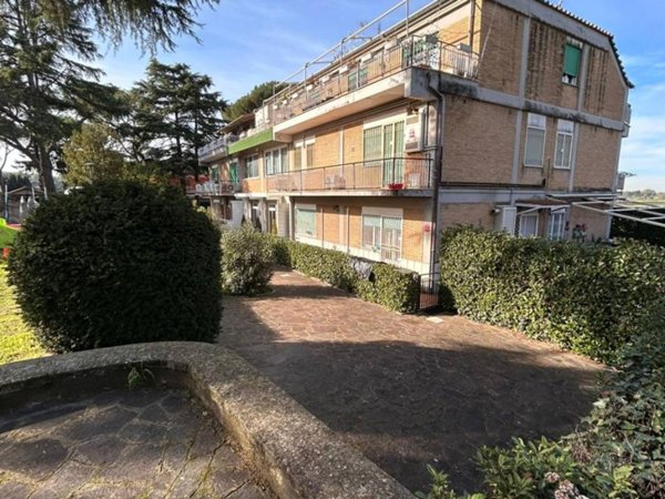 appartamento in vendita a Roma in zona Appio Pignatelli