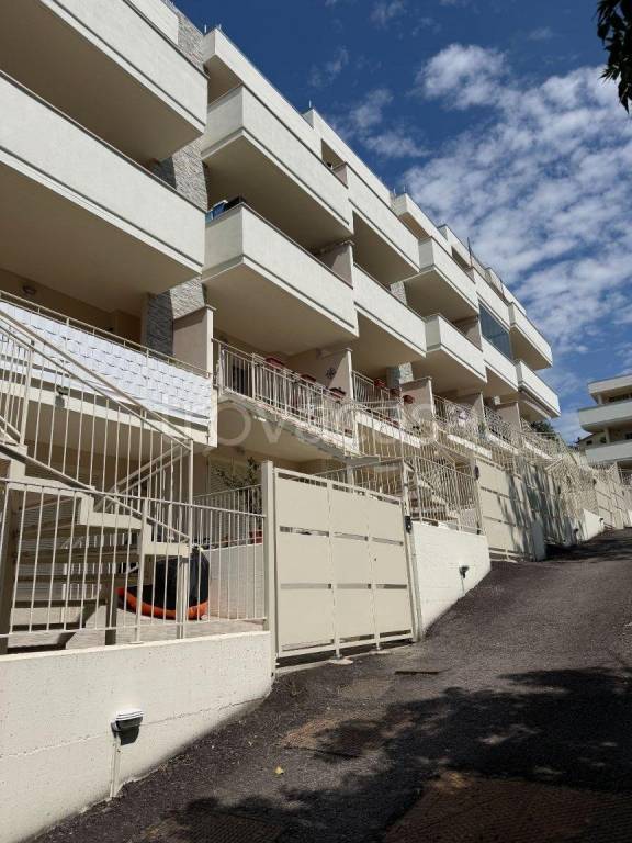 appartamento in vendita a Roma in zona Valle Muricana