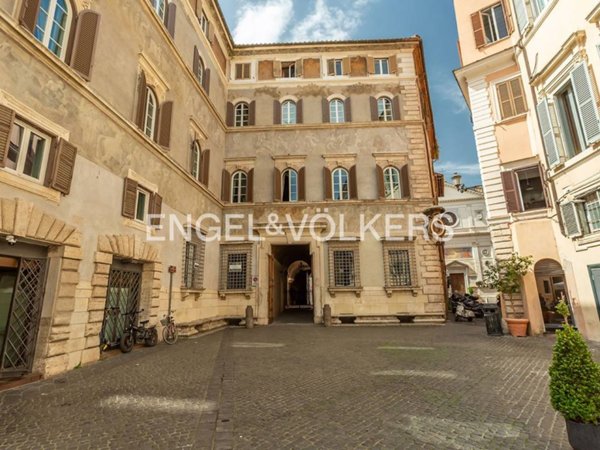 appartamento in vendita a Roma in zona Rione Regola