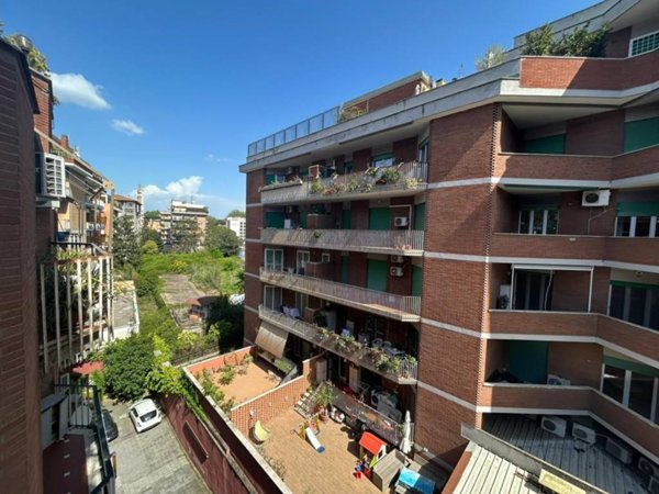 appartamento in vendita a Roma in zona Ardeatino