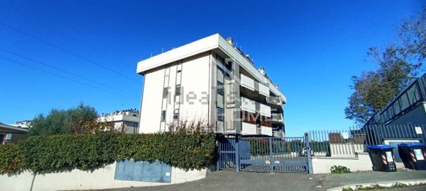 appartamento in vendita a Roma in zona Selva Candida