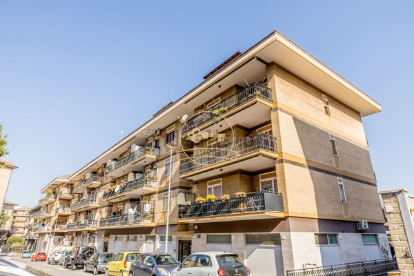 appartamento in vendita a Roma in zona Torre Spaccata