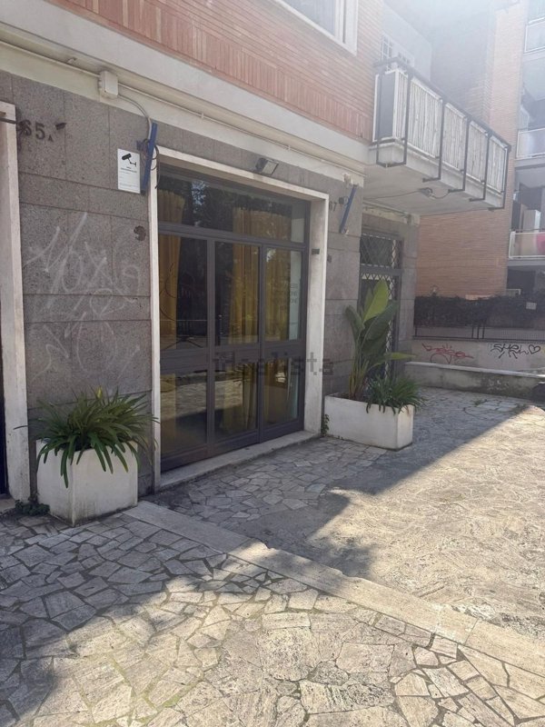 locale commerciale in vendita a Roma in zona Gianicolense