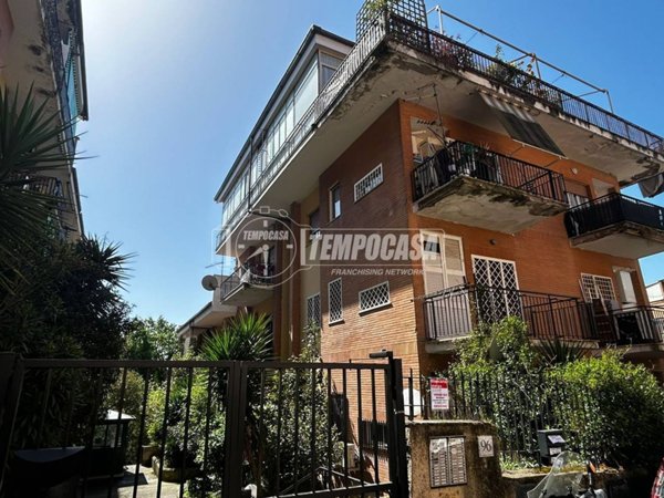 appartamento in vendita a Roma in zona Tomba di Nerone