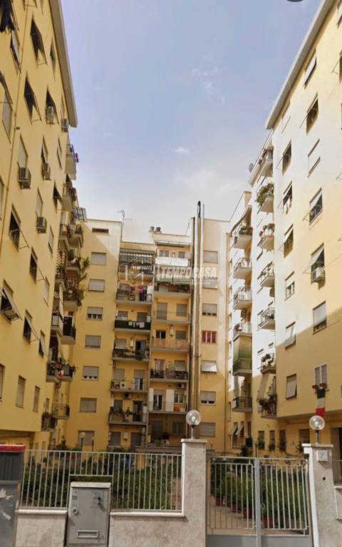 appartamento in vendita a Roma in zona Appio Latino