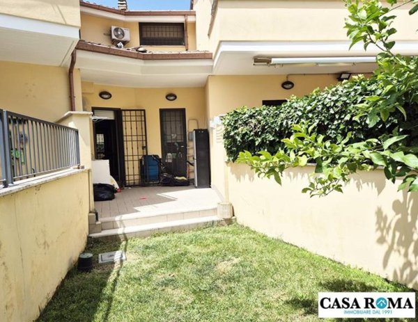 casa indipendente in vendita a Roma in zona Massimina/Casal Lumbroso