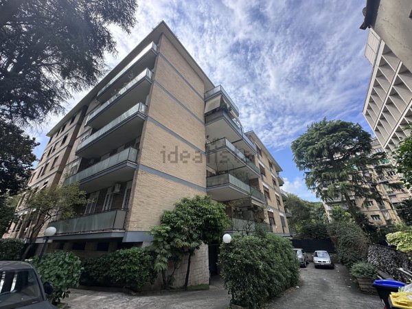 appartamento in vendita a Roma in zona EUR