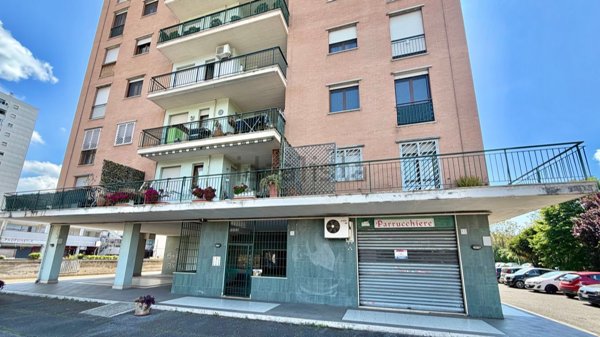 appartamento in vendita a Roma in zona Torre Angela