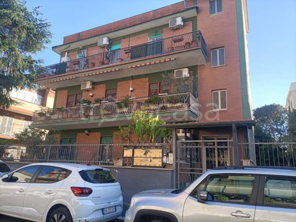 appartamento in vendita a Roma in zona Giuliano Dalmata