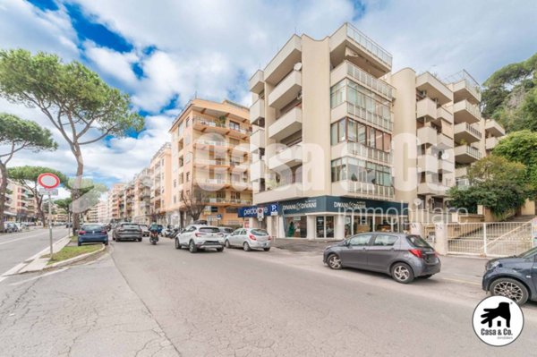 locale commerciale in vendita a Roma in zona Aurelio