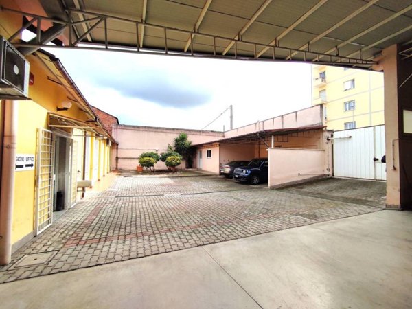 locale commerciale in vendita a Roma in zona Collatino