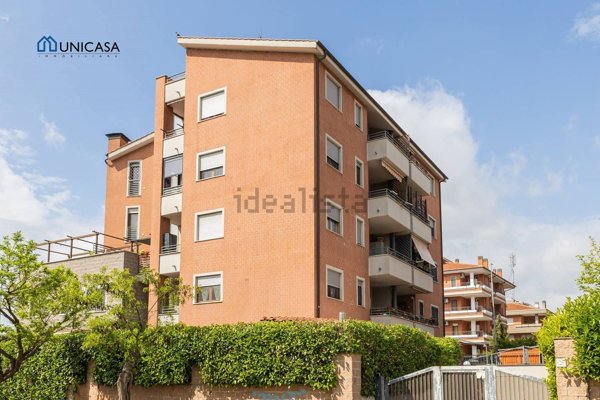 appartamento in vendita a Roma in zona Selva Candida