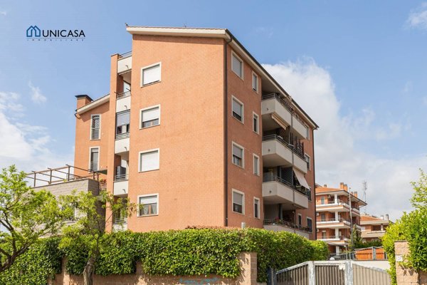 appartamento in vendita a Roma in zona Selva Candida