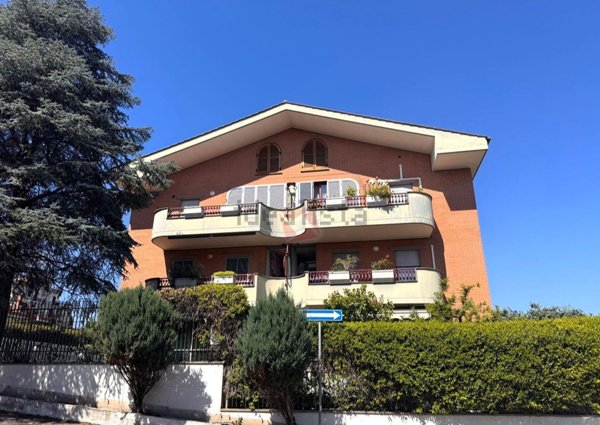 appartamento in vendita a Roma in zona Torre Angela