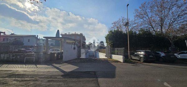 ufficio in vendita a Roma in zona Casal Morena