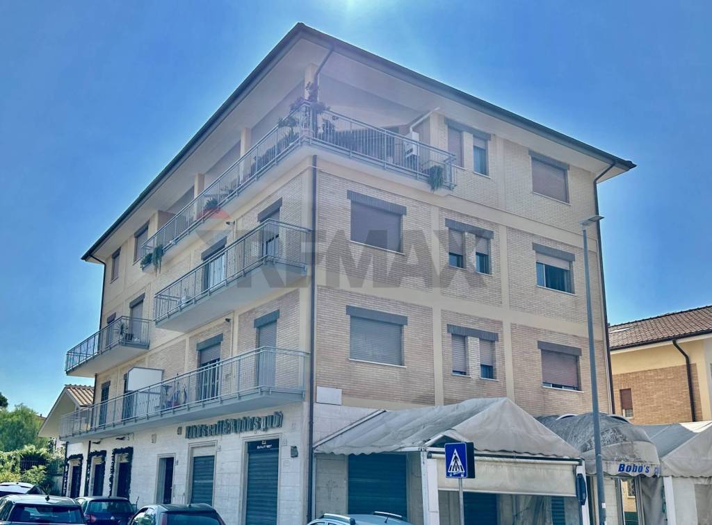 appartamento in vendita a Roma in zona Pantan Monastero