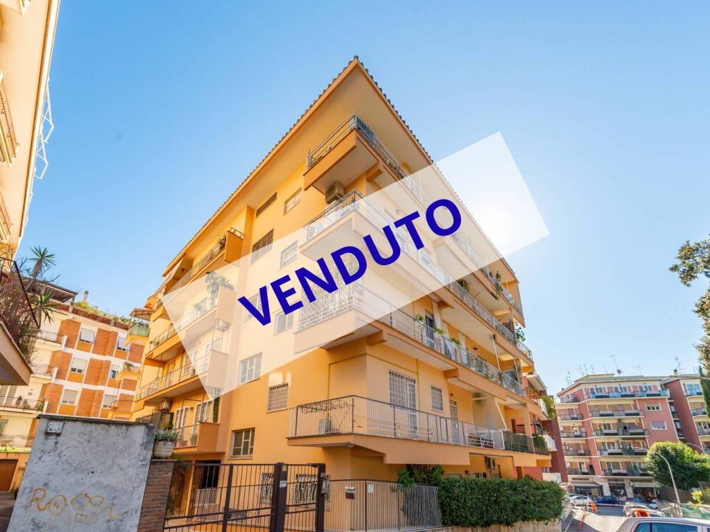 appartamento in vendita a Roma in zona Ardeatino