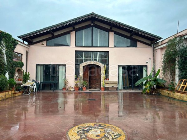 casa indipendente in vendita a Roma in zona Tuscolano