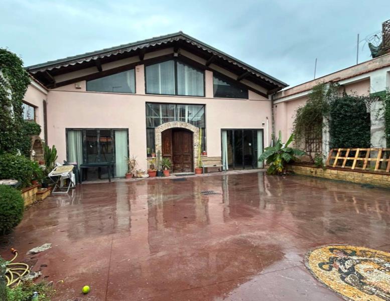casa indipendente in vendita a Roma in zona Tuscolano