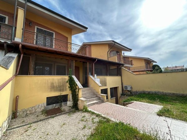 casa indipendente in vendita a Roma in zona Infernetto