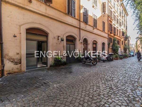 locale commerciale in vendita a Roma in zona Rione Monti/Campitelli