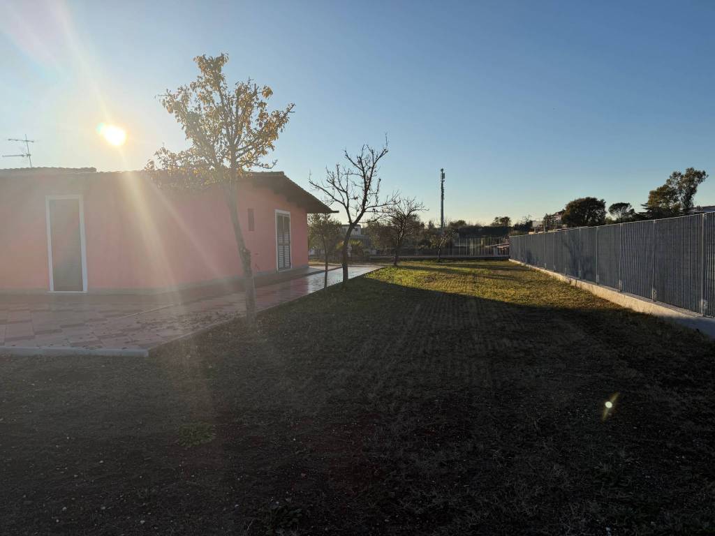 casa indipendente in vendita a Roma in zona Lunghezza