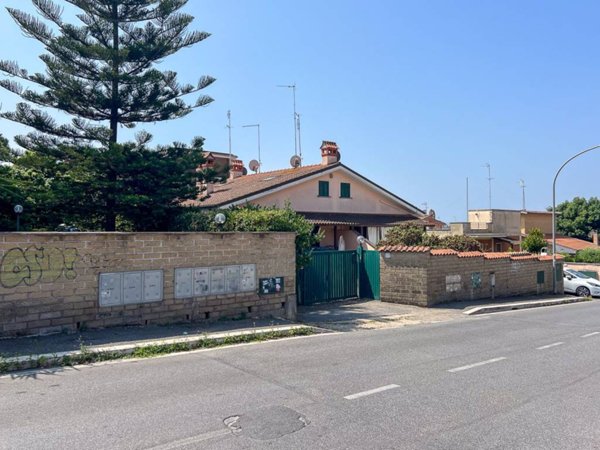casa indipendente in vendita a Roma in zona Acilia