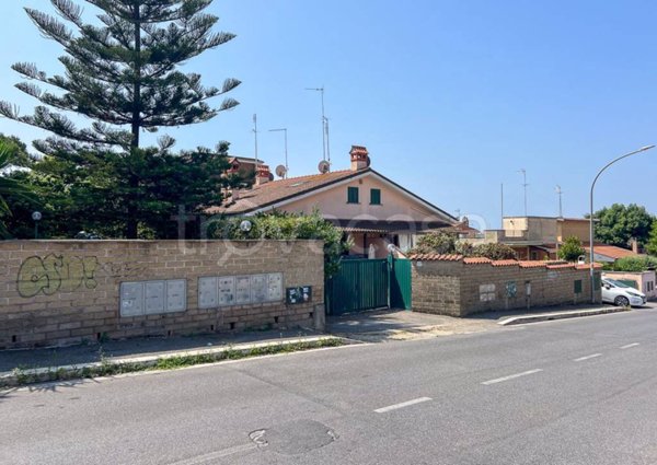 casa indipendente in vendita a Roma in zona Acilia