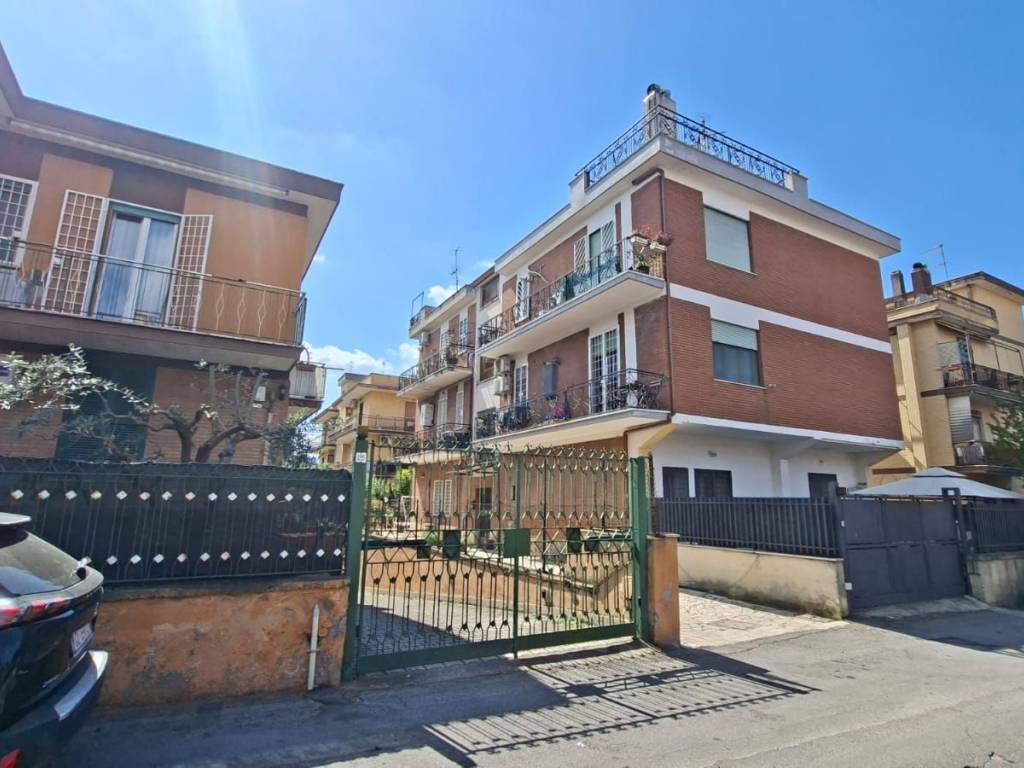 appartamento in vendita a Roma in zona Finocchio