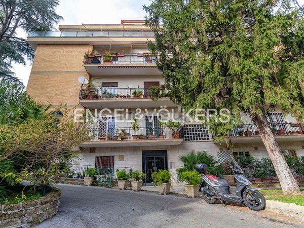 appartamento in vendita a Roma in zona Tomba di Nerone