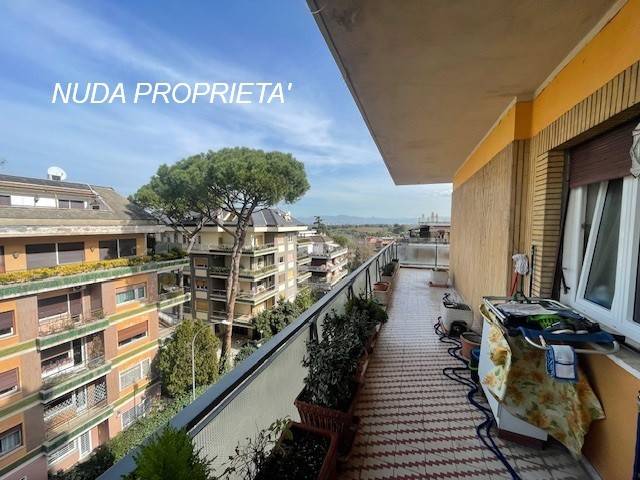 appartamento in vendita a Roma in zona Tomba di Nerone