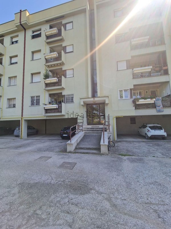 appartamento in vendita a Roma in zona Torre Angela