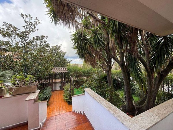 casa indipendente in vendita a Roma in zona Massimina/Casal Lumbroso