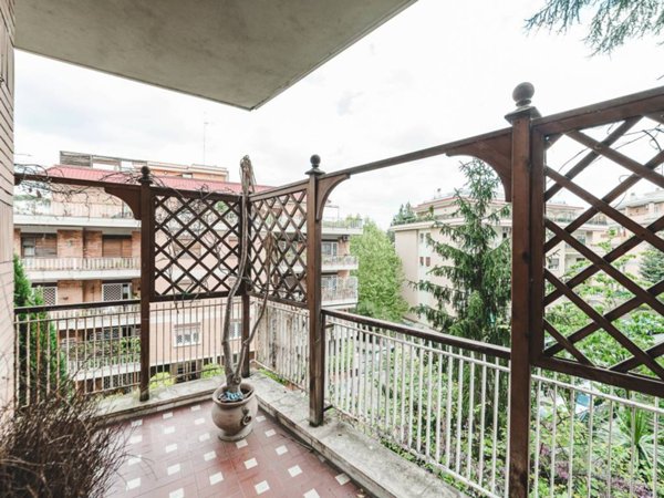 appartamento in vendita a Roma in zona Tomba di Nerone